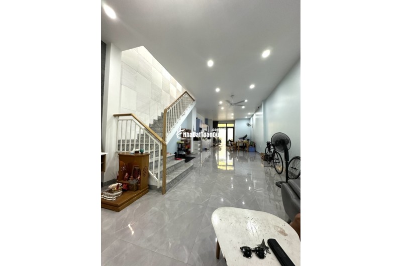 Bán nhà Thủ Đức, đường Số 8, Trường Thọ. DT 105m2, 2 tầng, 3PN. Sổ hồng, giá 7.85  tỷ. LH: 0933125879